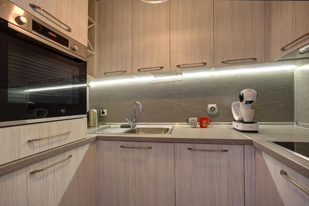 Spacious Home Office With Secure Garage In Sofia Luaran gambar
